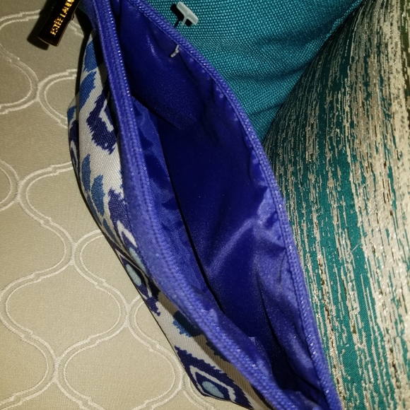 Free with a purchase of two or more items. - Picture 2 of 3